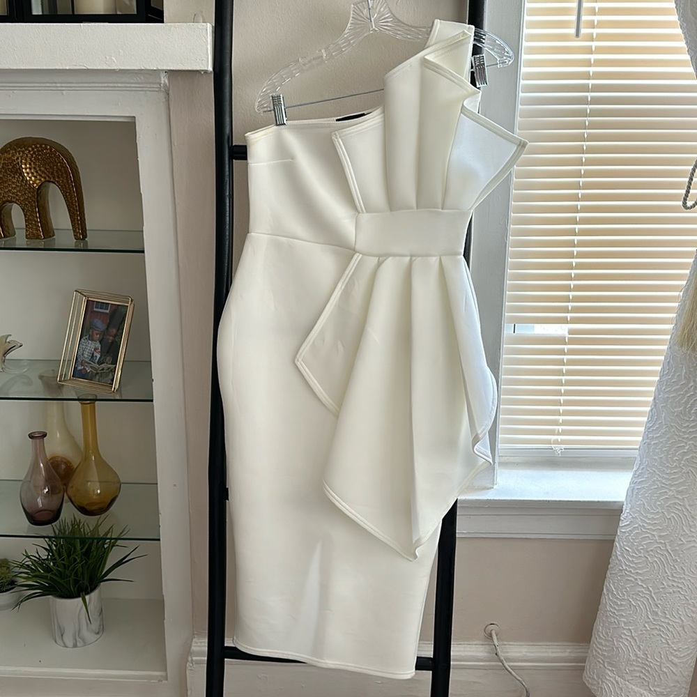 Spandex off-white dress